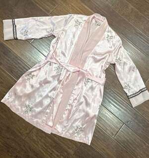 Morgan Taylor Intimates Pink Satin Floral Embroidered Short Robe